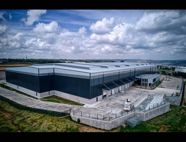 19,099M² WAREHOUSE TO LET IN LONGLAKE